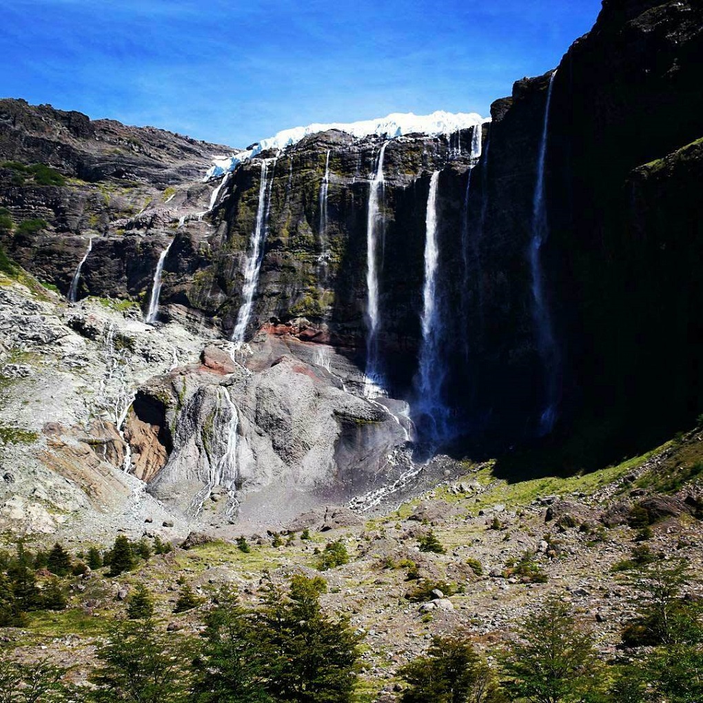 the hanging glacier Castaño Overa