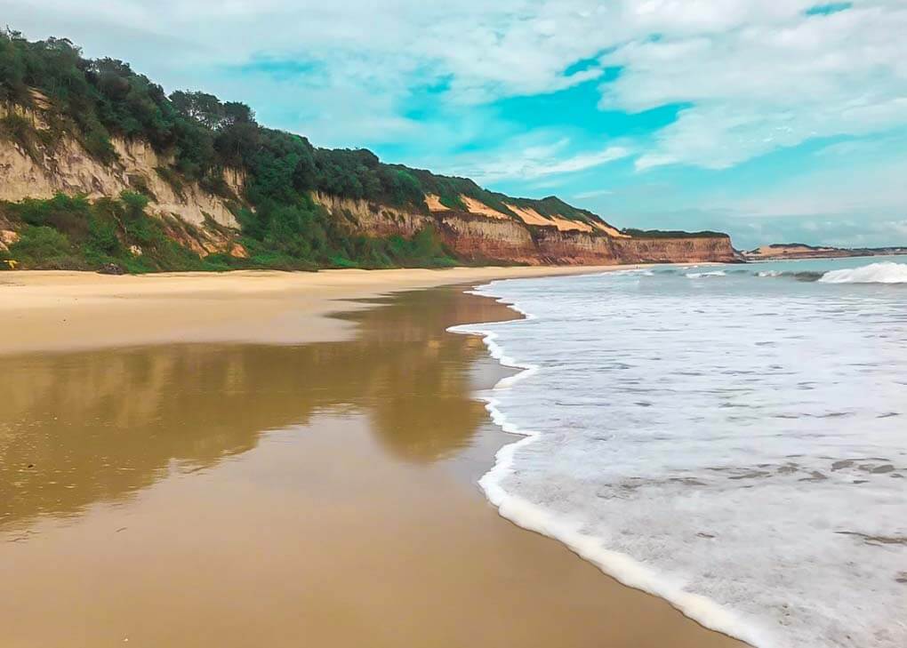Baía dos Golfinhos in Pipa, Brazil