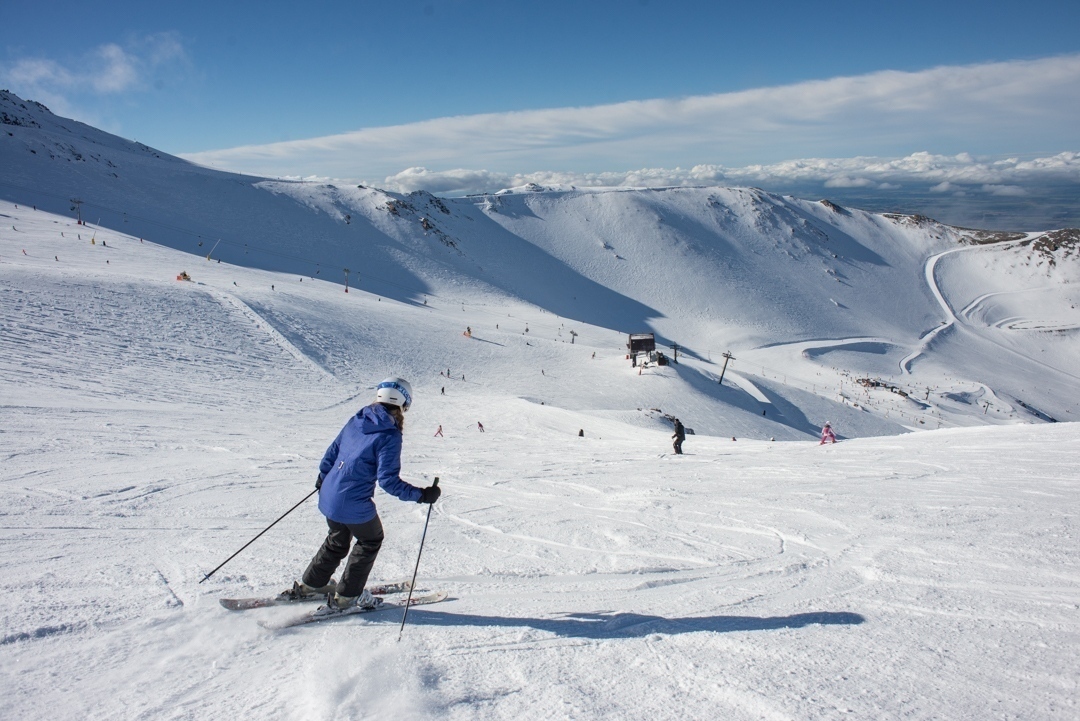 where to stay in queenstown for skiing