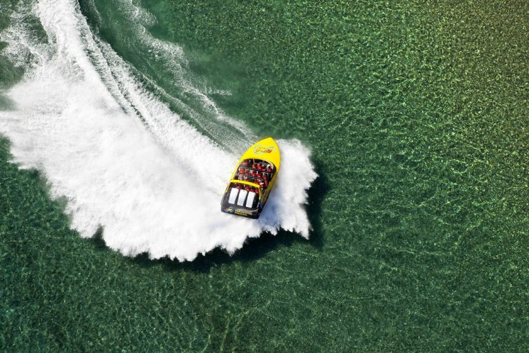 jet boating in queenstown is a best tour in Queenstown