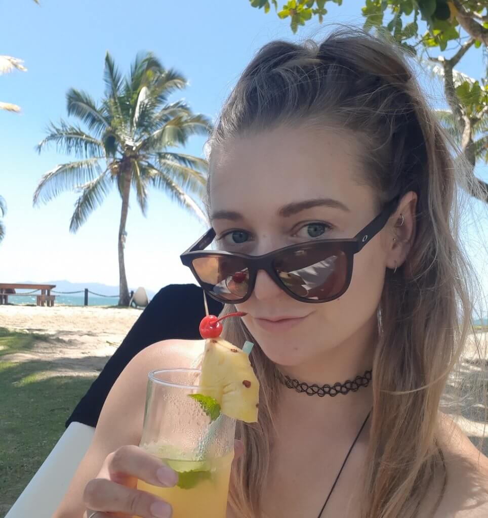 selfie in fiji with a cocktail