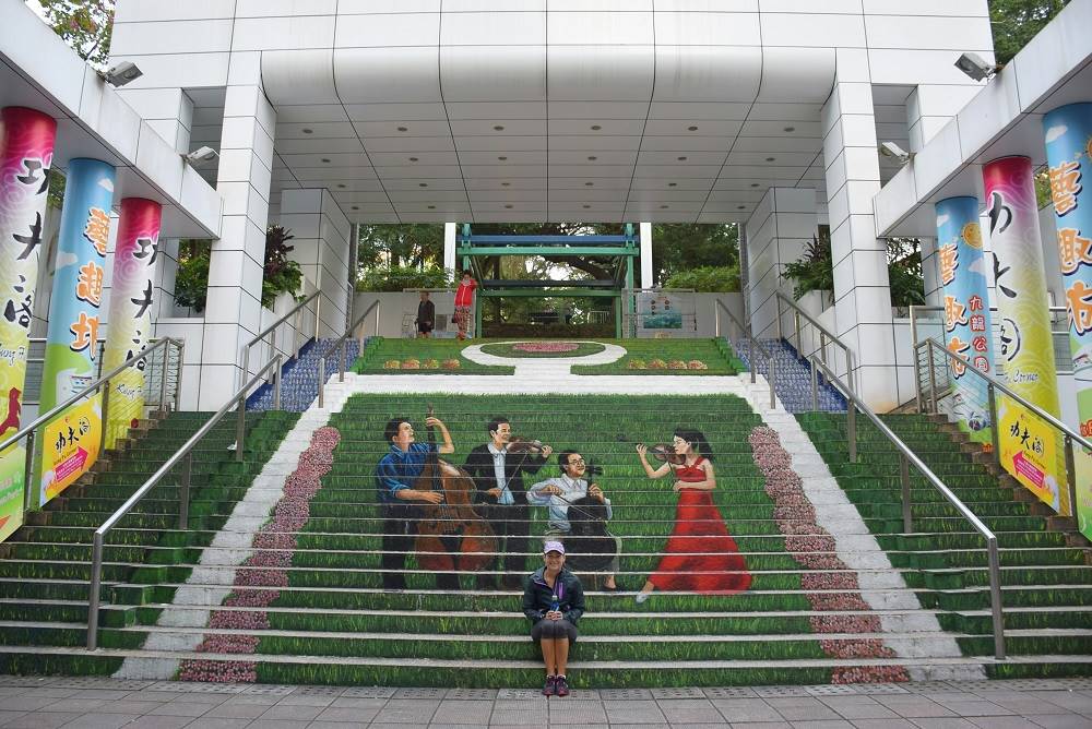 exploring hong kong city