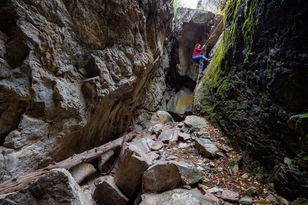 woman rock climbing in Skaha Bluffs Provinical Park