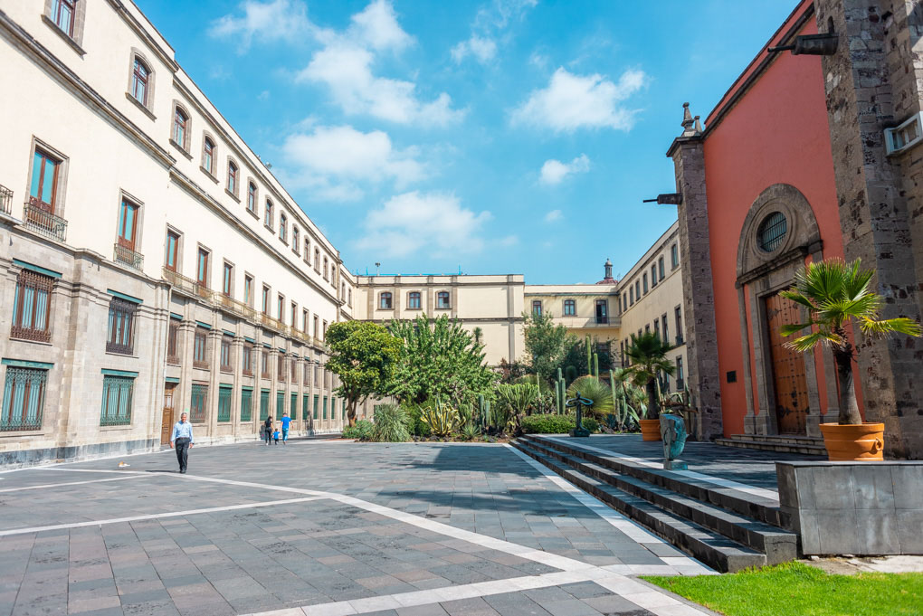 Wandering Mexico City on a hop-on hop-off bus tour