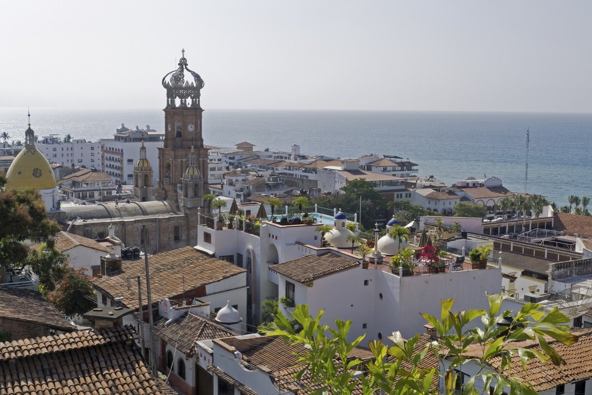 panorama-of-puerto-vallarta-and-the-church-of-gualupe