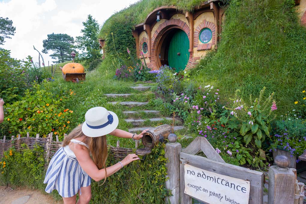 Checking the mail at Frodos house at Hobbiton