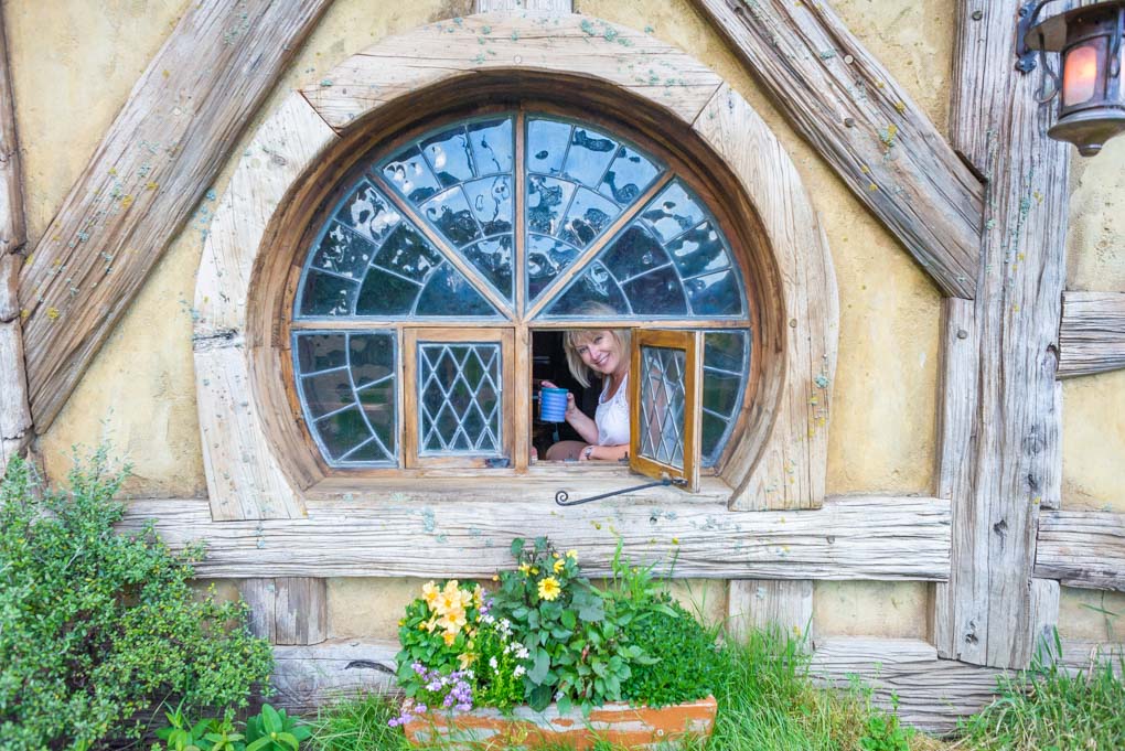 A lade hasa  drink in the Green Dragon pub