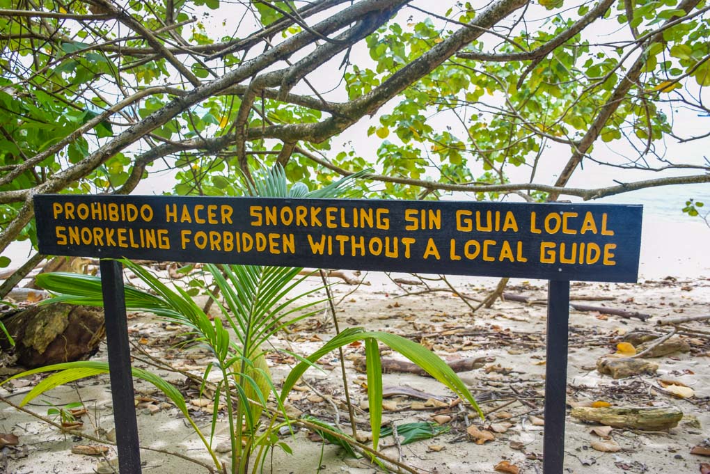 A sign reminding people not to snorkel without a guide
