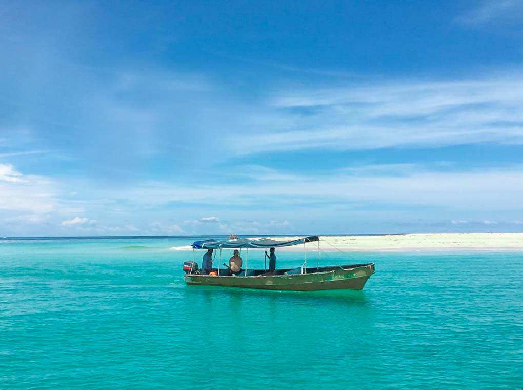 The calm waters of Isla Zapatillas in Bocas del Toro