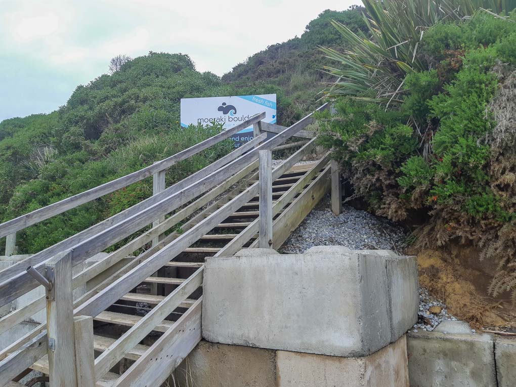 the boardwalk to the Moeraki Boulders from the Cafe