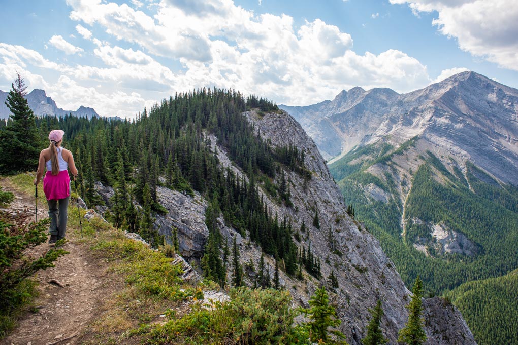 Hiking along the ridge line on Heart Mountain Hike