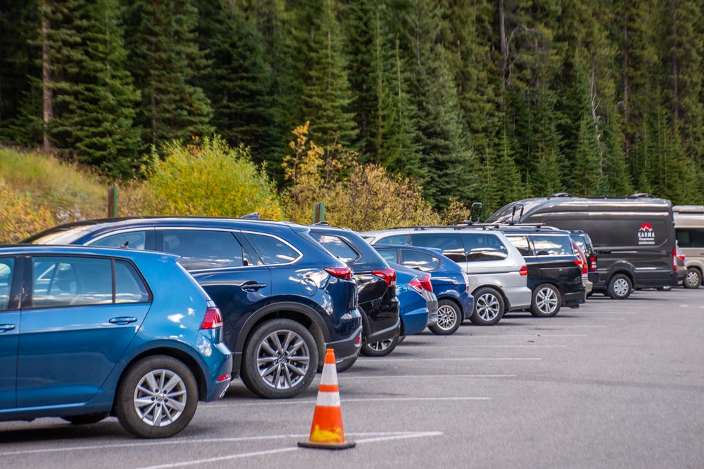 A full parking lot at Lake Moraine