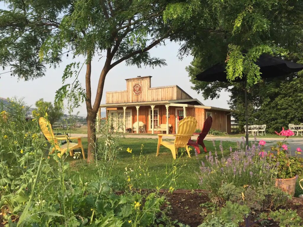 the outside of Hamrony House Airbnb in Vernon, BC