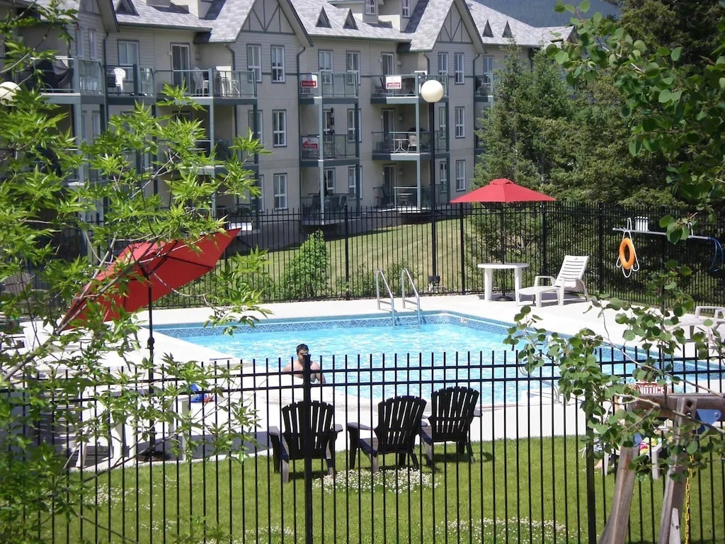 Peaks condo airbnb in Radium