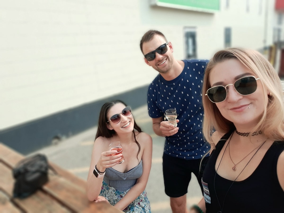 friends trying craft beer in Kelowna BC
