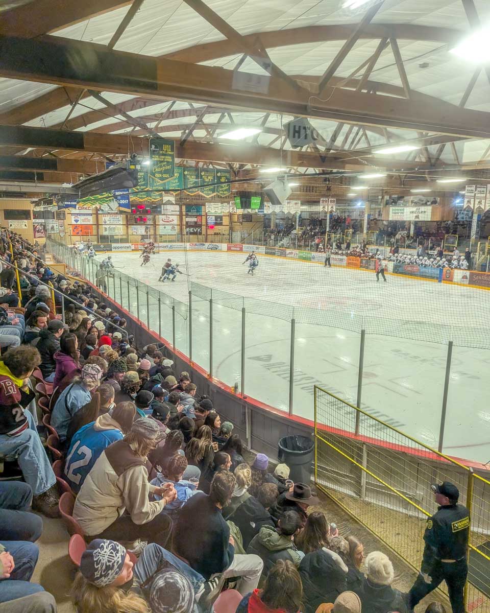 Grizzlies hockey game in Revelstoke Canada (1)