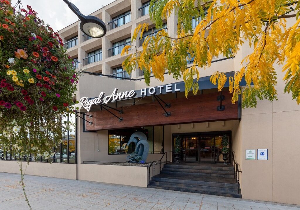 the outside of the Royal Anne Hotel in Kelowna, BC