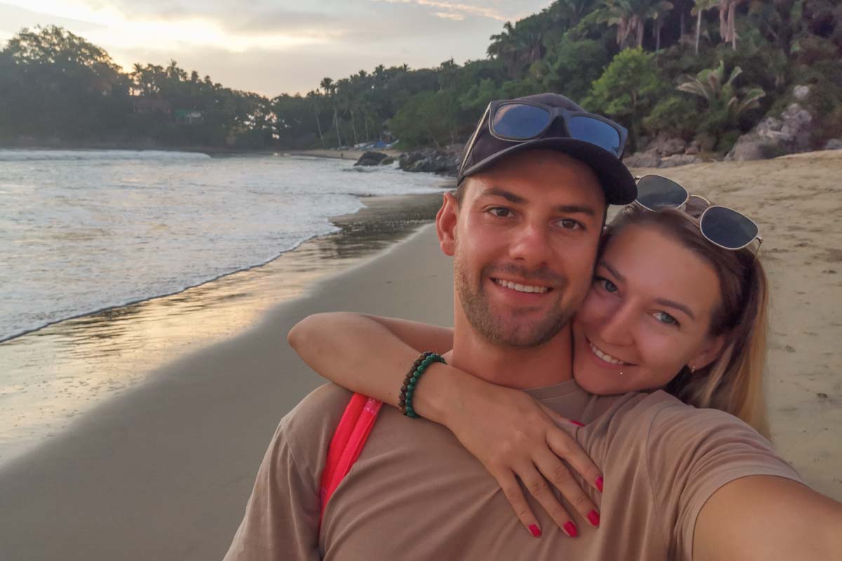 Daniel and Bailey take a selfie in Mexico