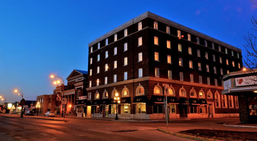Exterior of Grant Hall Hotel at dusk