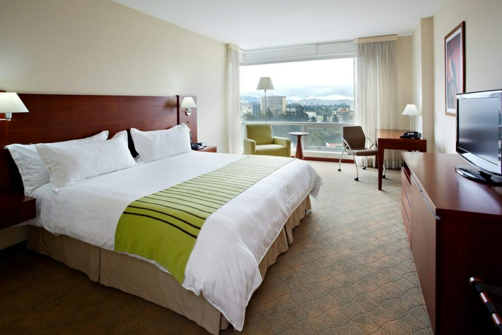 Holiday Inn Express Lethbridge king suite