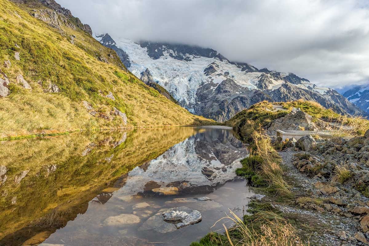 Sealy Tarn in Mount Cook
