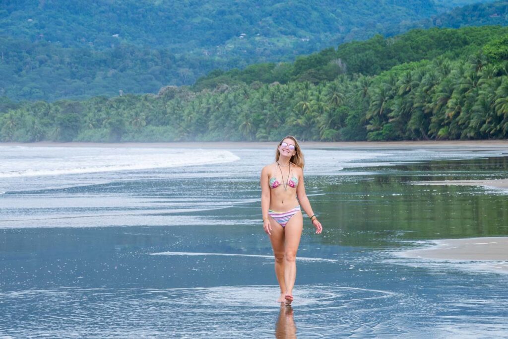 walking along Playa Hermosa 