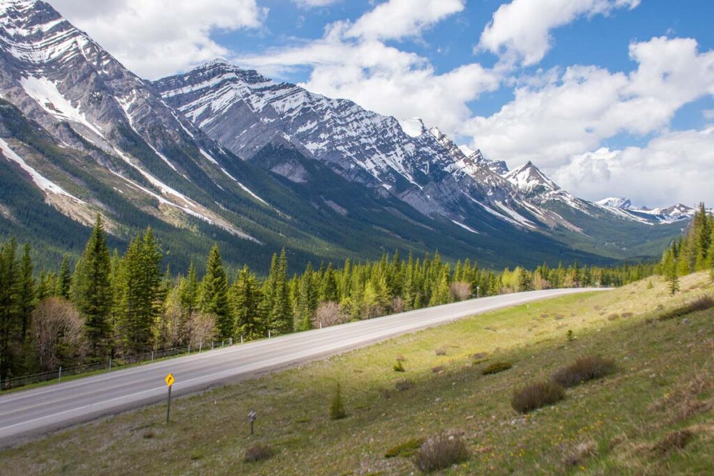 highway in the Kananaskis