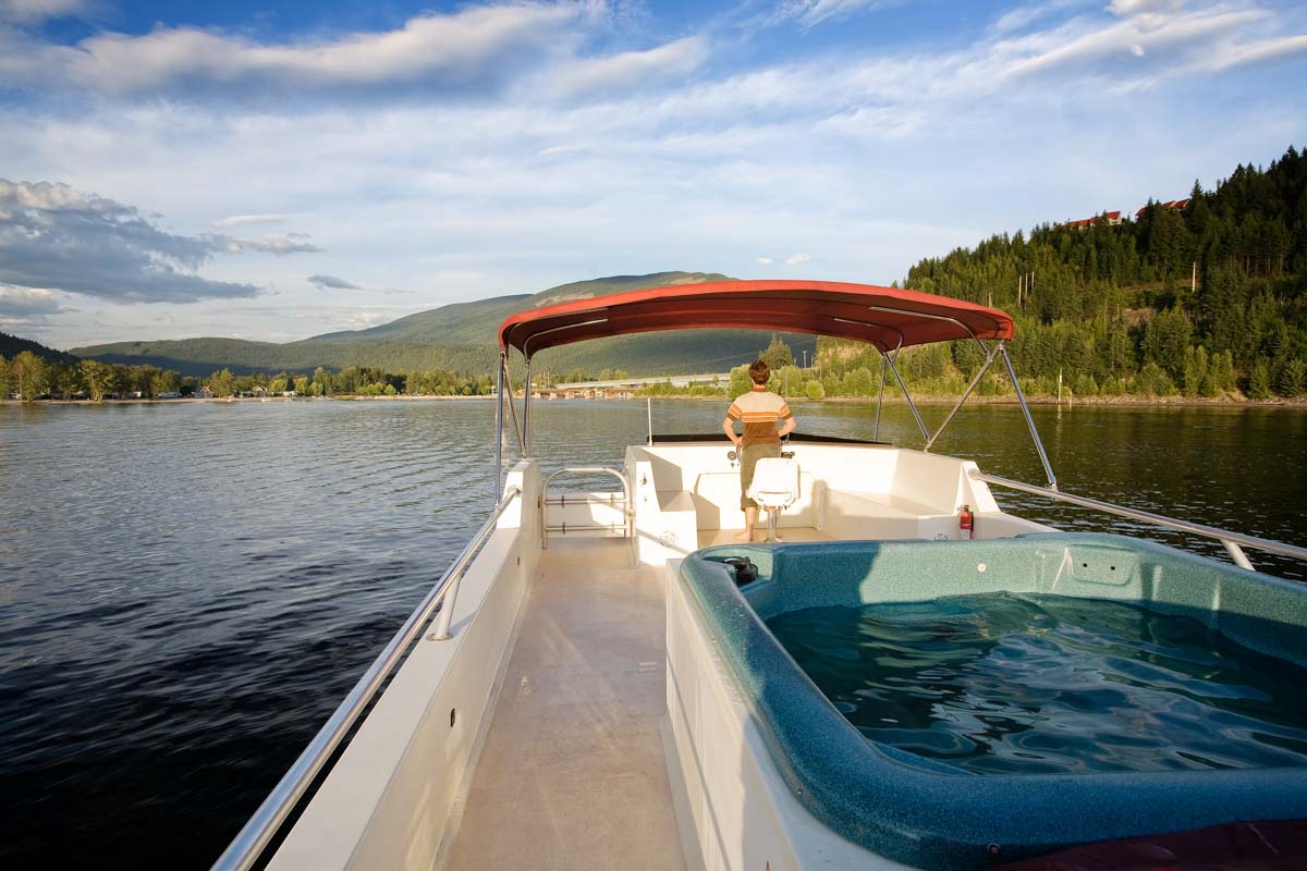 House boating in Sicamous