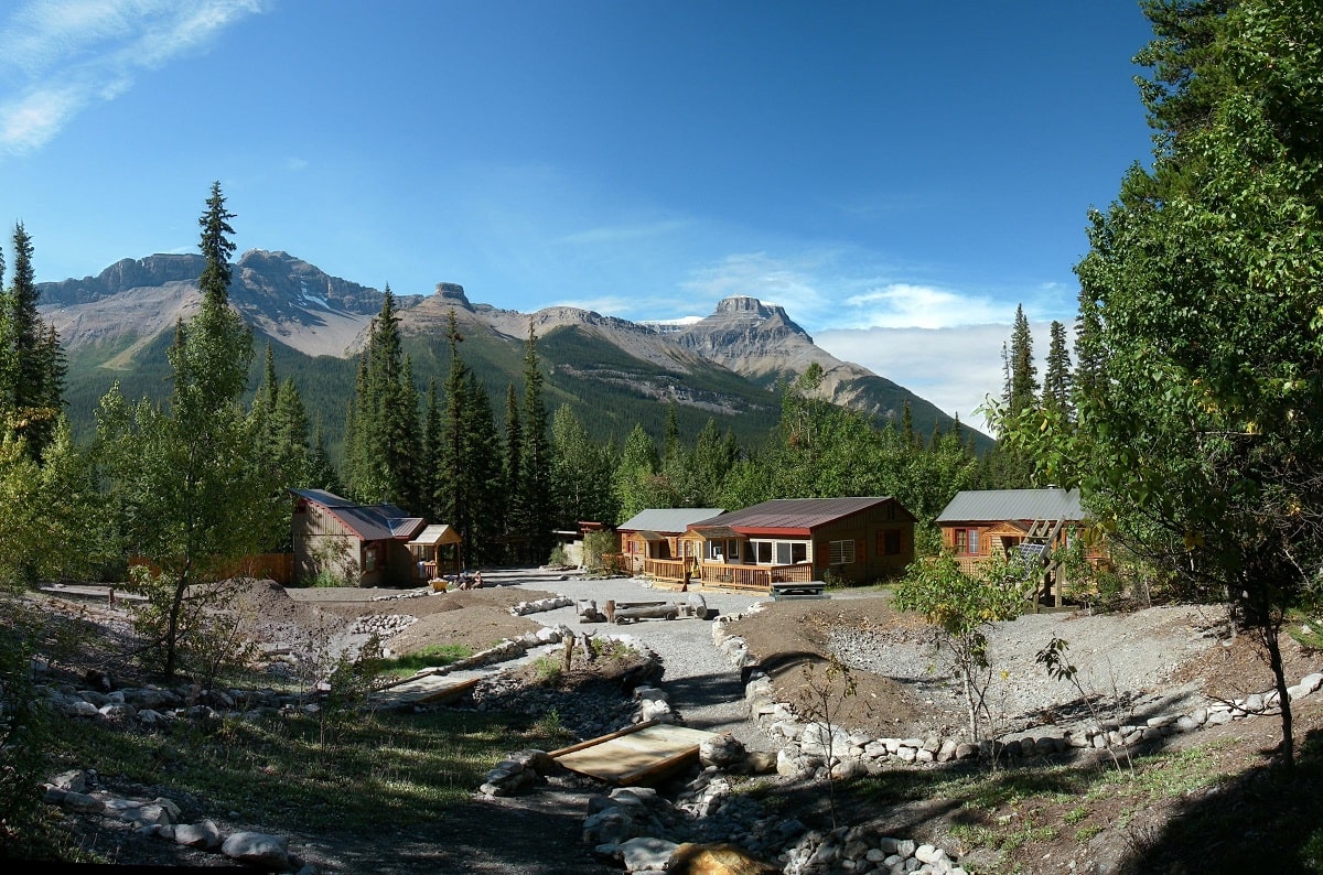 the ourside of Rampart Creek Hostel in Jasper National Park