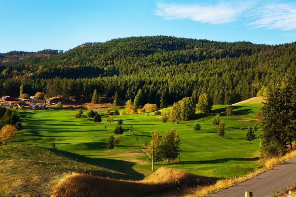the green golf course at Chinook Cove Golf Course