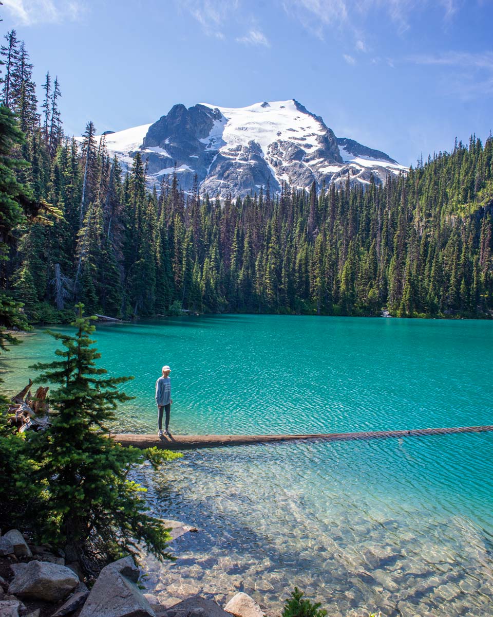 The famous photo at the floating log at Middle Joffre Lake