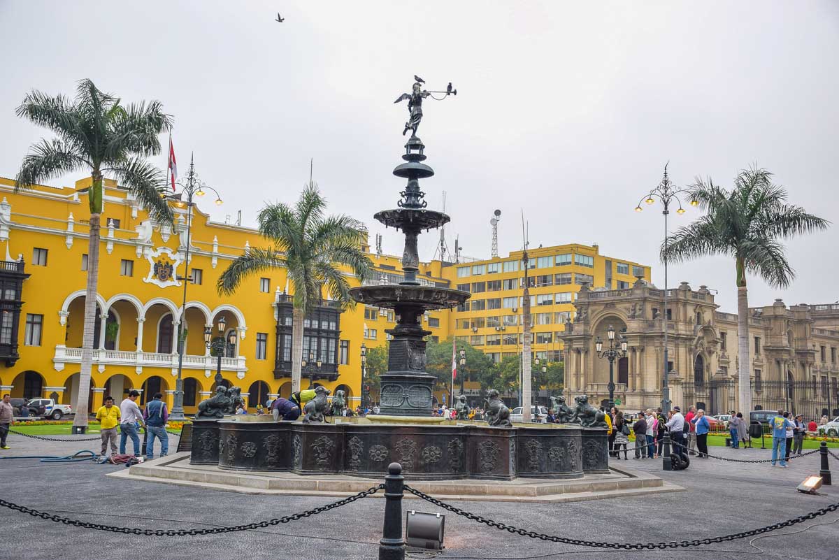 the fountain in downtown peru