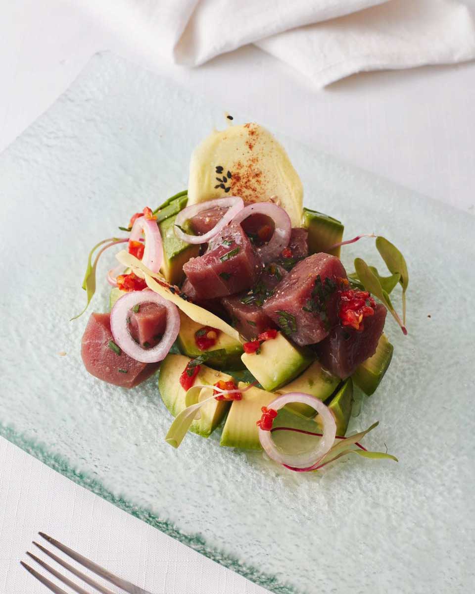Raw tuna at La Rosa Náutica, Lima