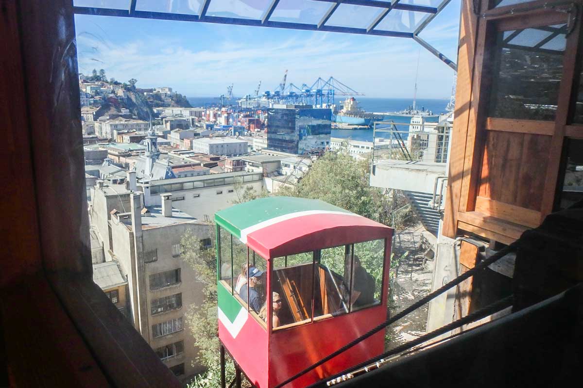 Ascensor El Peral funicular in Valparaiso, Chile