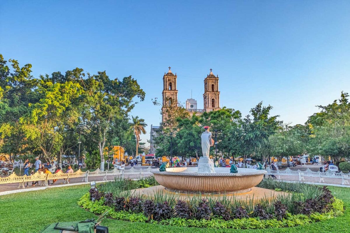 Main plaza in Valladolid, mexico