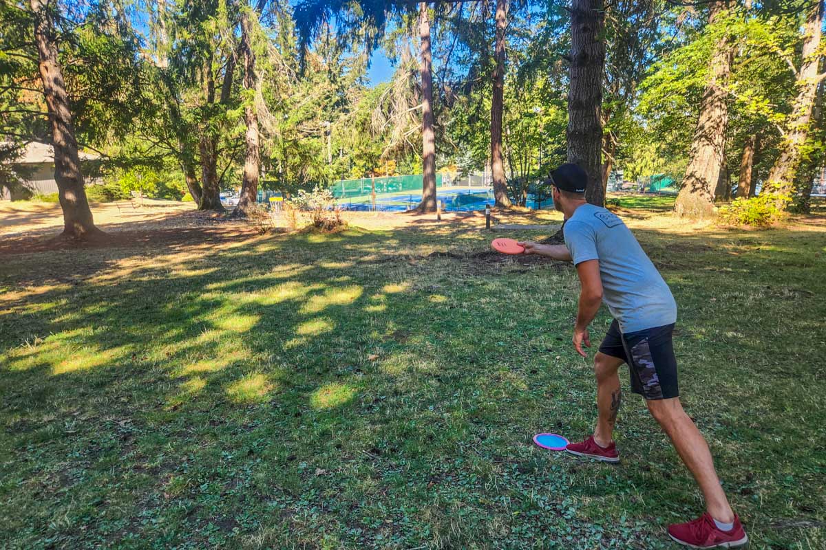 Daniel plays disc golf at wen Park disc golf course