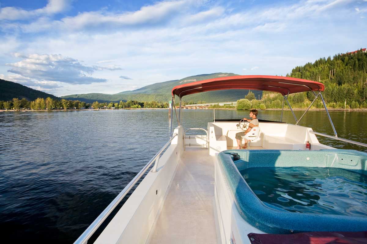Houseboat in Lake Cowichan