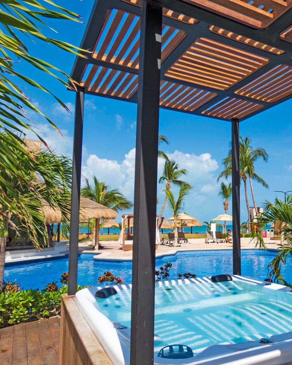 Swimming Pool at Fiesta Americana Cancun Villas, Mexico