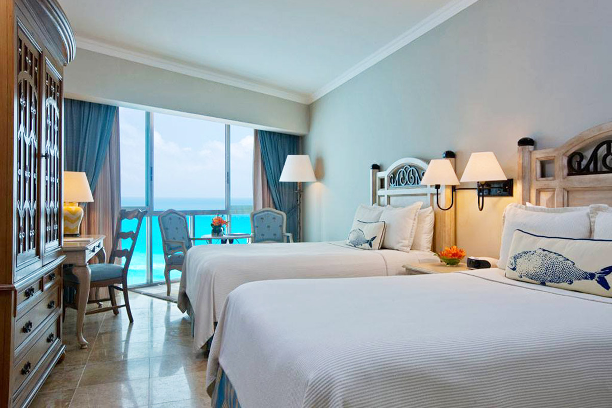 Suite with ocean view at Sandos Cancun