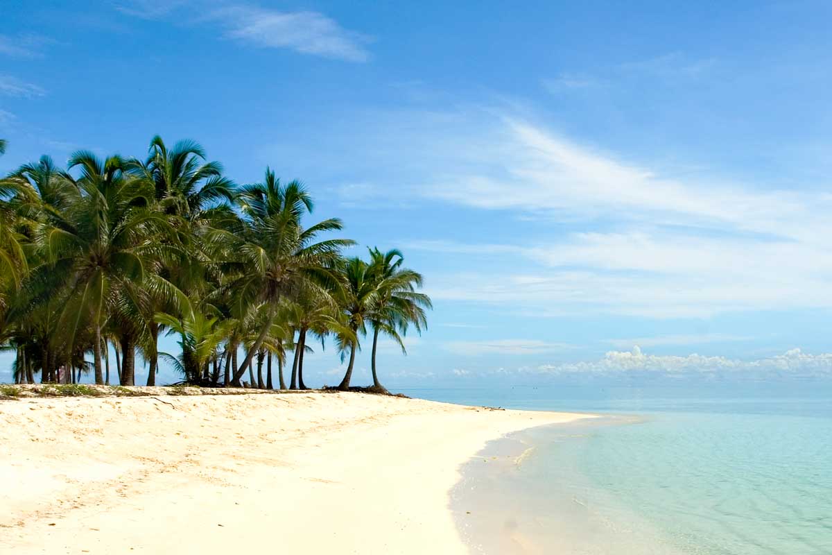 White sand beach on the San Blas Islands in Panama