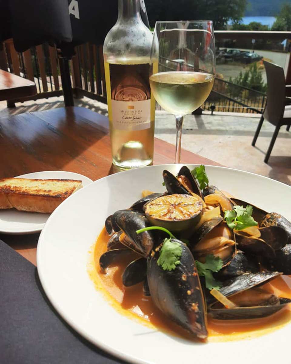 Youbou Bar & Grill wine and mussles