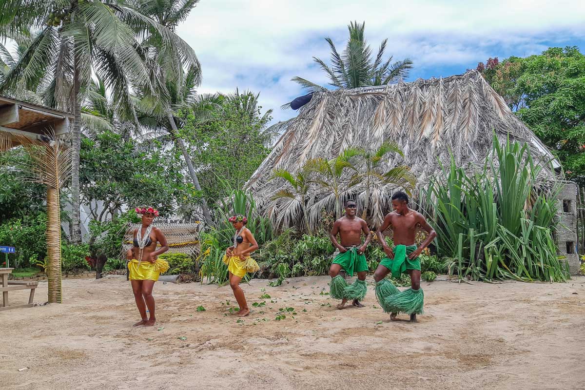 Cultural show in Fiji on a full day tour