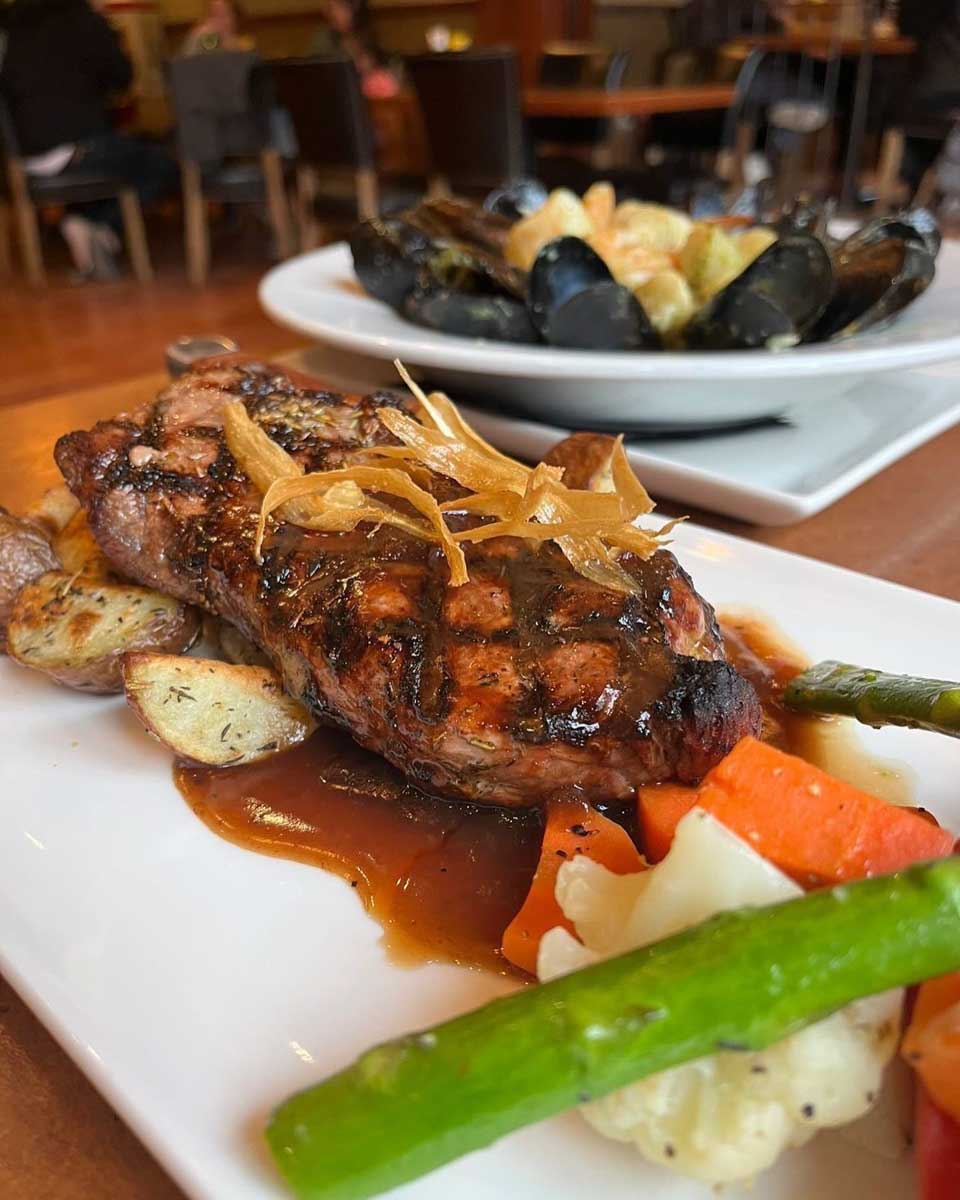 Johnston Canyon Lodge & Bungalows food