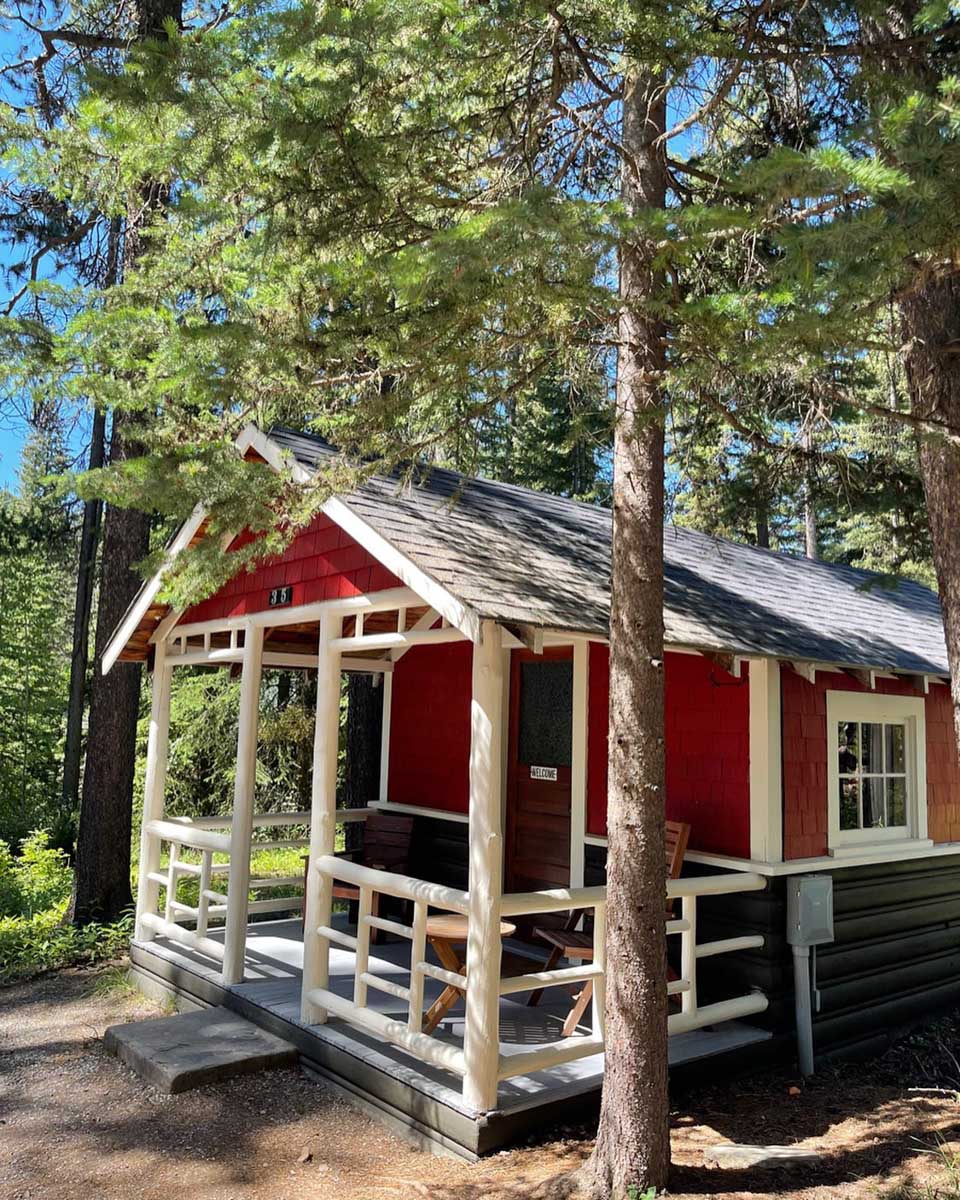 Johnston Canyon Lodge and Bungalows