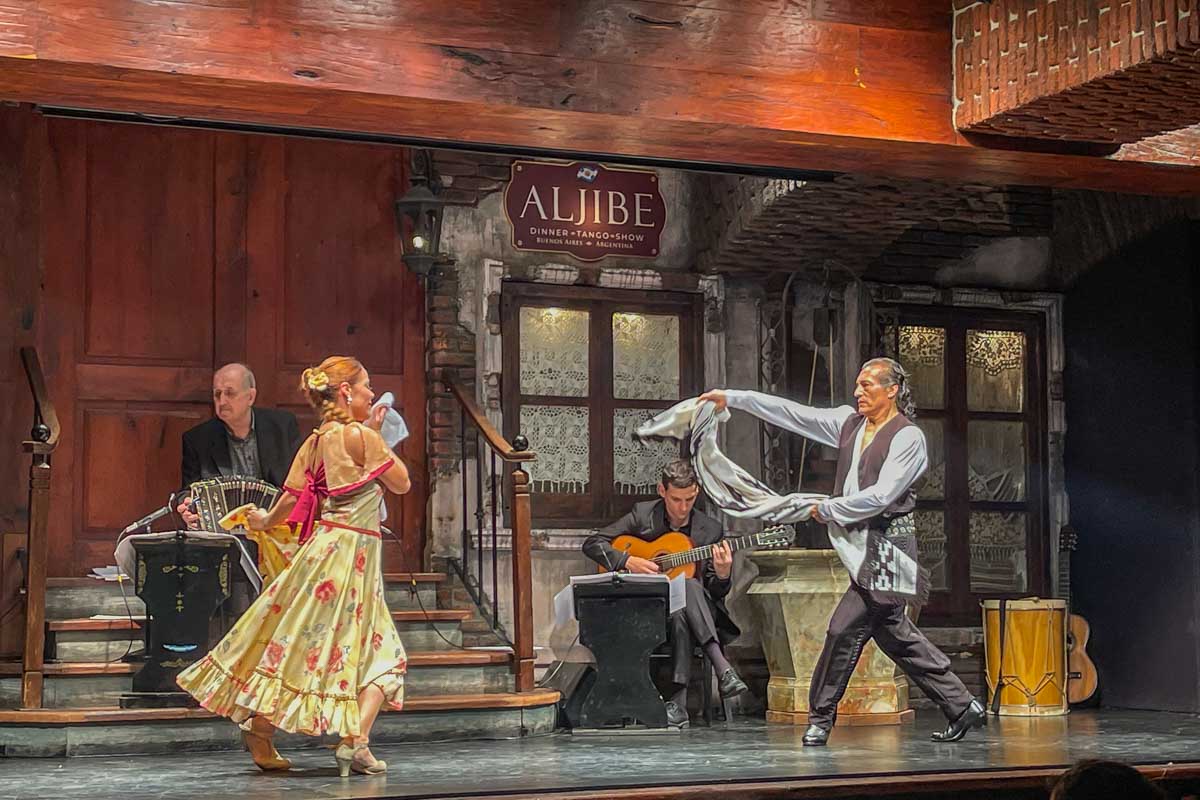 Buenos Aires tango performance