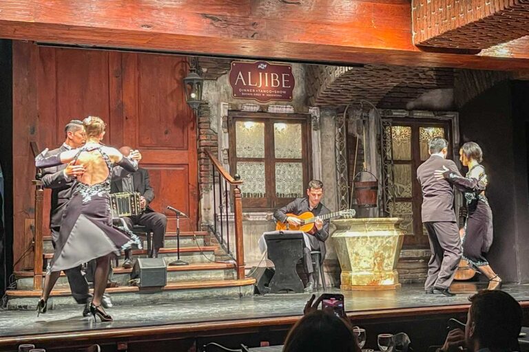 Tango dancers in Buenos Aires, Argentina