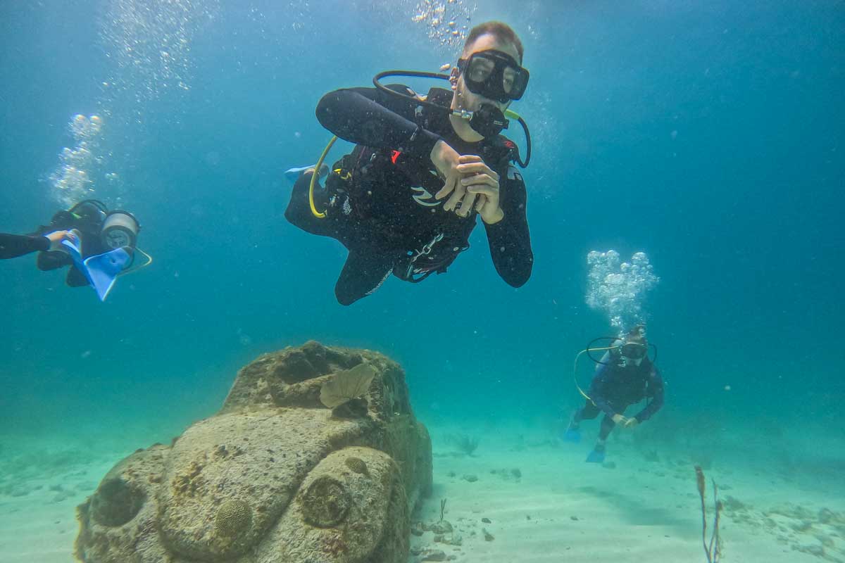 Daniel and Bailey scuba at MUSA in Isla Mujeres, Mexico