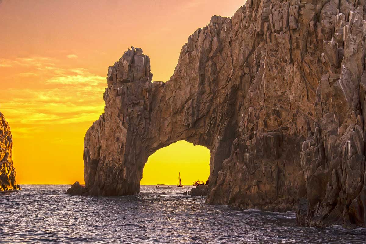 Sunset at the Arch of Los Cabos on a cruise from Cabo San Lucas