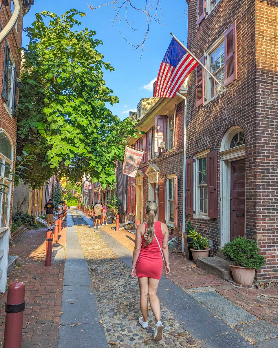 Bailey walks through Elfreth's Alley and Museum in Philadelphia, USA