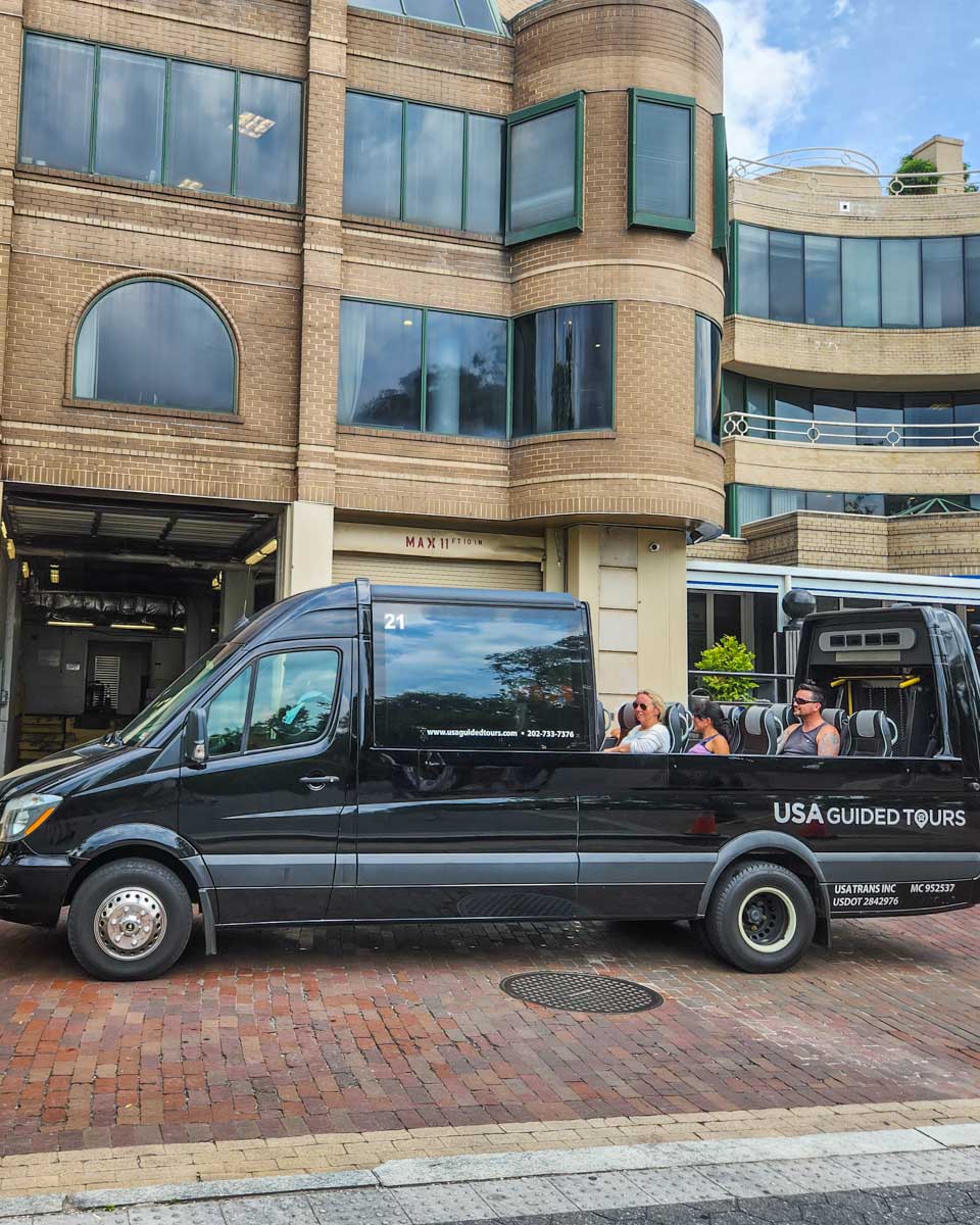A tour bus in Washington Dc